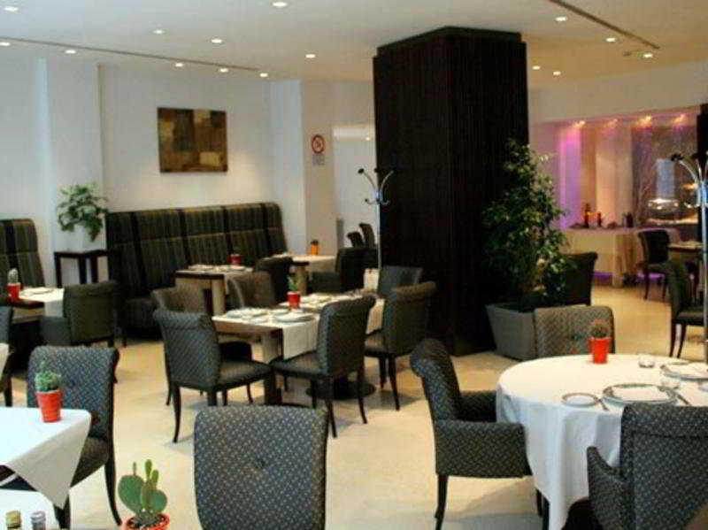 Nh Bergamo Hotel Restaurant photo